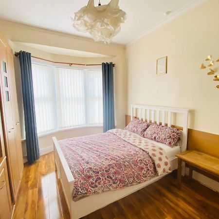 Entire 4 Bedroom House - Ev Point & Free Parking Liverpool Dış mekan fotoğraf