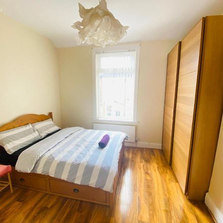 Entire 4 Bedroom House - Ev Point & Free Parking Liverpool Dış mekan fotoğraf