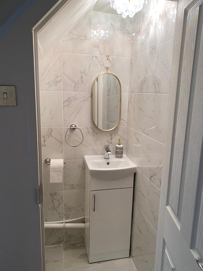 Entire 4 Bedroom House - Ev Point & Free Parking Liverpool Dış mekan fotoğraf