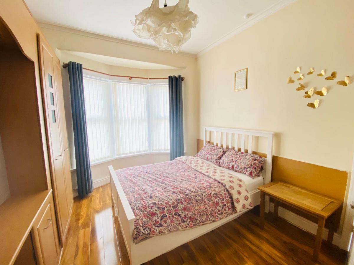 Entire 4 Bedroom House - Ev Point & Free Parking Liverpool Dış mekan fotoğraf