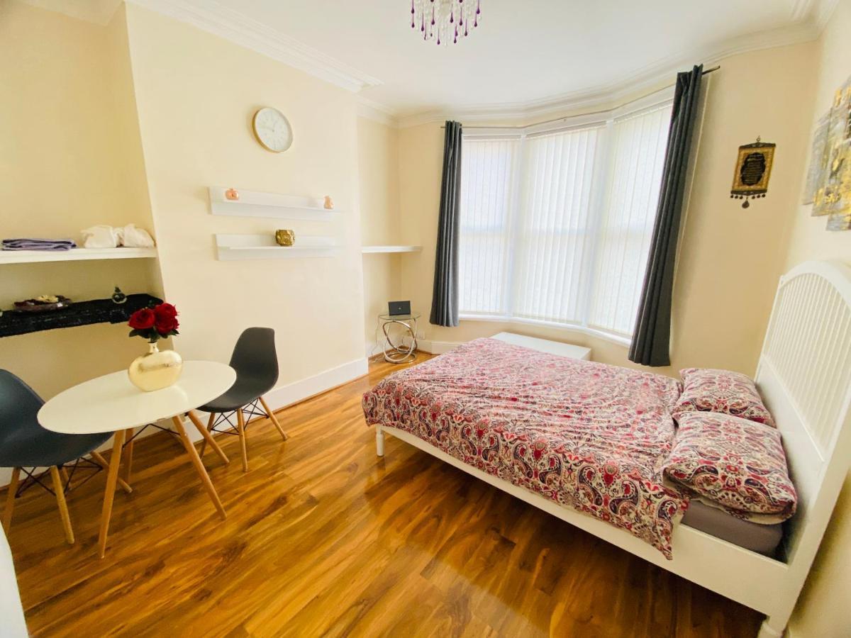 Entire 4 Bedroom House - Ev Point & Free Parking Liverpool Dış mekan fotoğraf